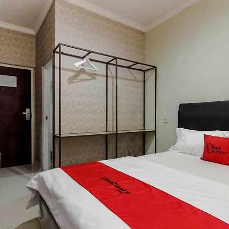 Reddoorz Plus Near Lippo Cikarang Mall Bekasi Extérieur photo