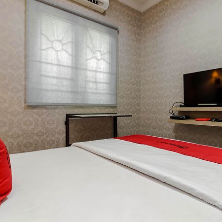 Reddoorz Plus Near Lippo Cikarang Mall Bekasi Extérieur photo