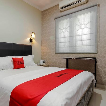 Reddoorz Plus Near Lippo Cikarang Mall Bekasi Extérieur photo