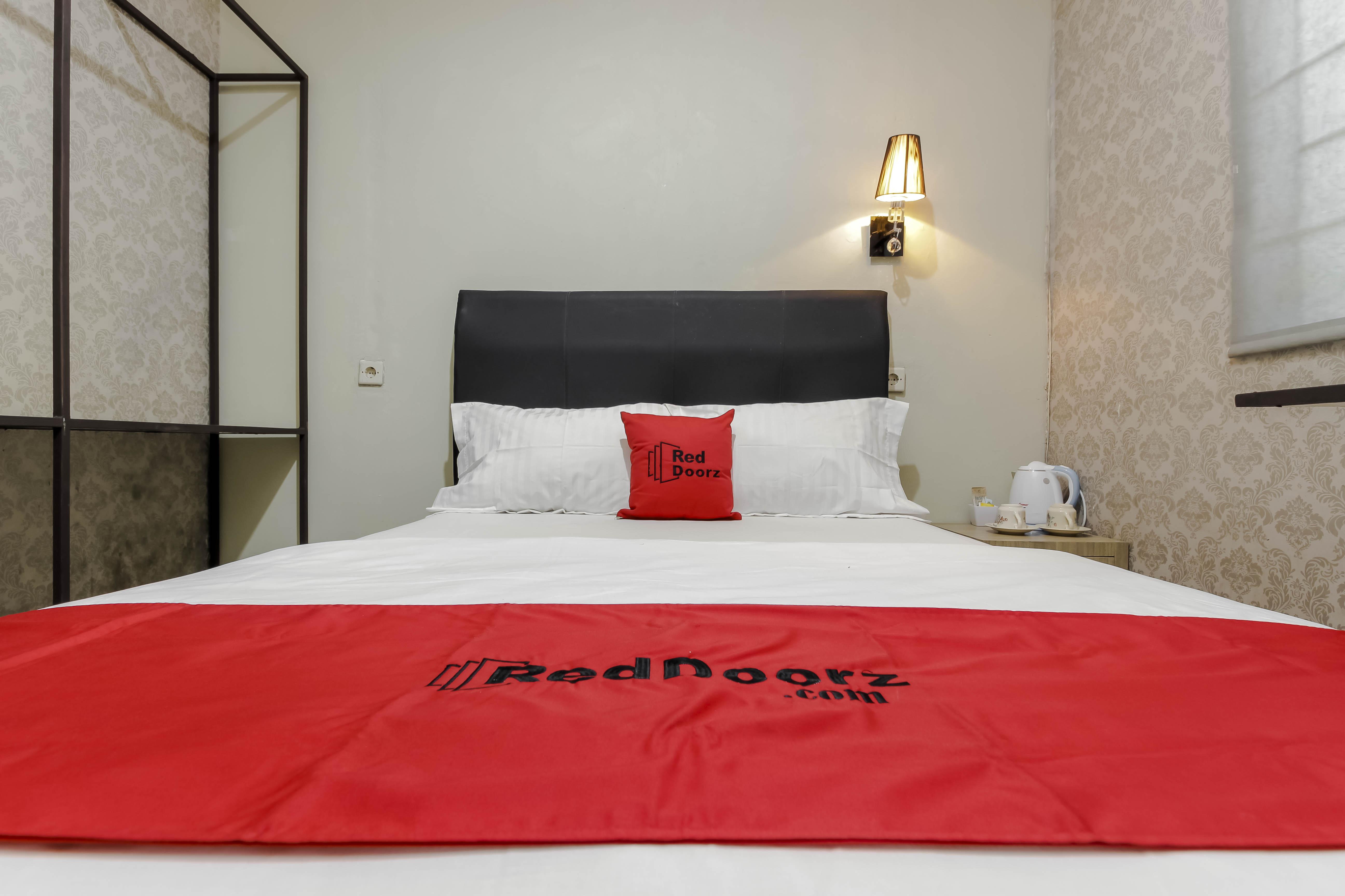 Reddoorz Plus Near Lippo Cikarang Mall Bekasi Extérieur photo