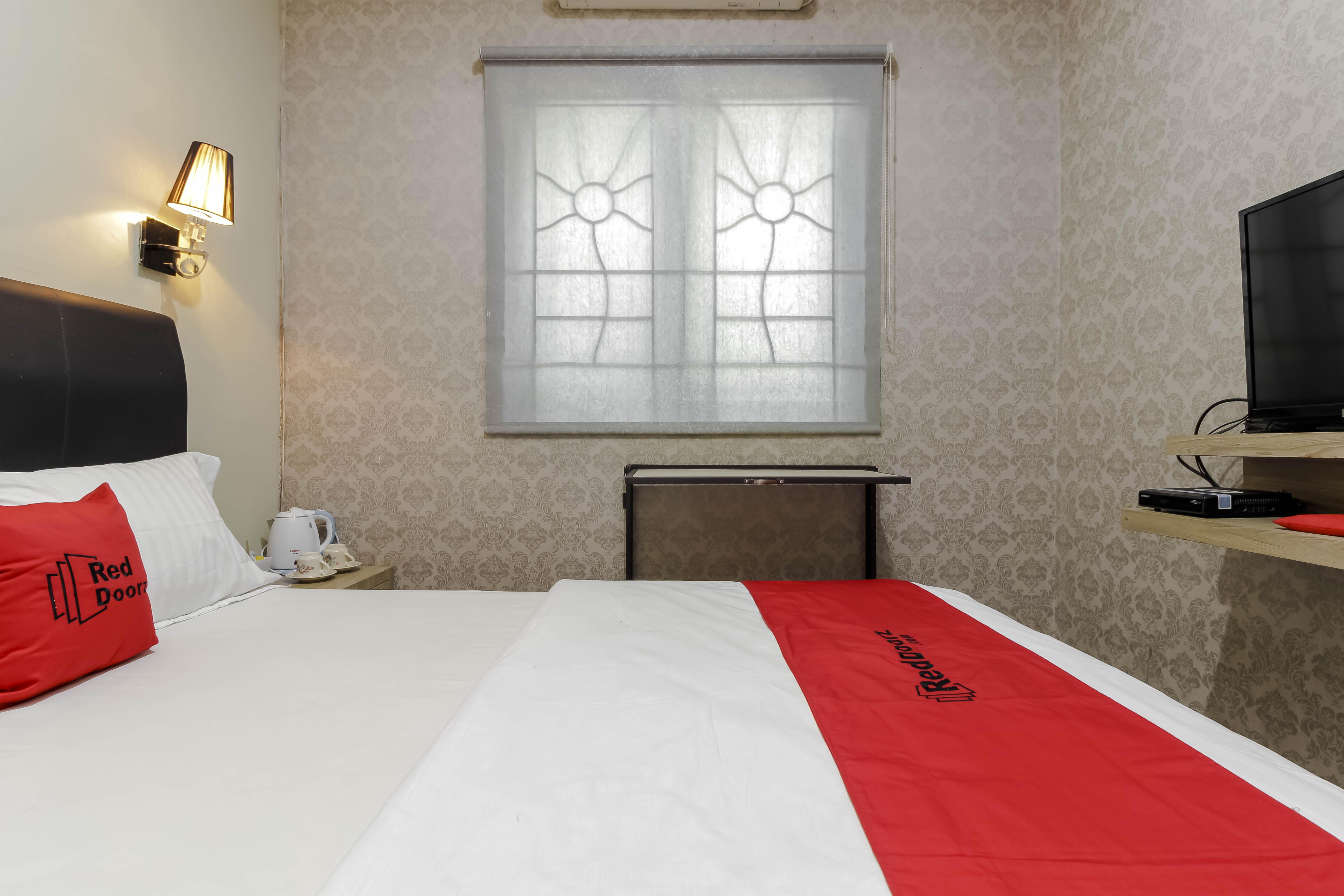 Reddoorz Plus Near Lippo Cikarang Mall Bekasi Extérieur photo