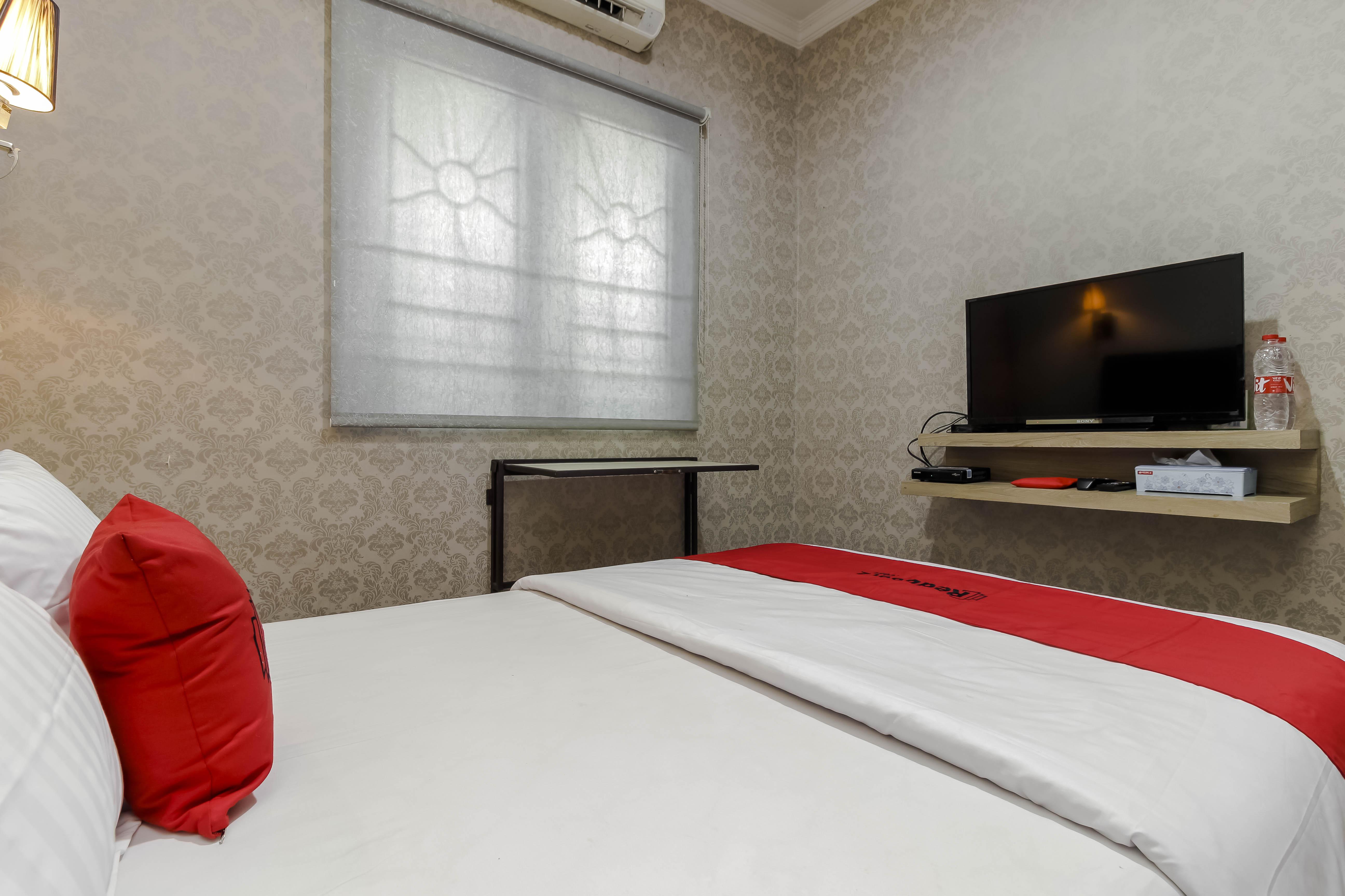 Reddoorz Plus Near Lippo Cikarang Mall Bekasi Extérieur photo