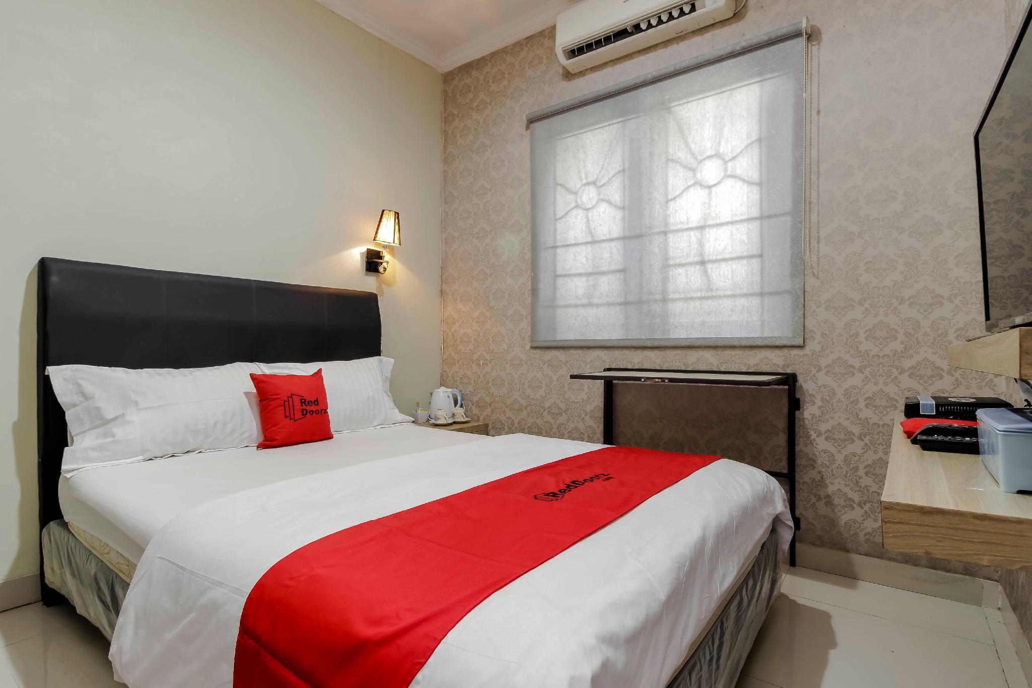 Reddoorz Plus Near Lippo Cikarang Mall Bekasi Extérieur photo